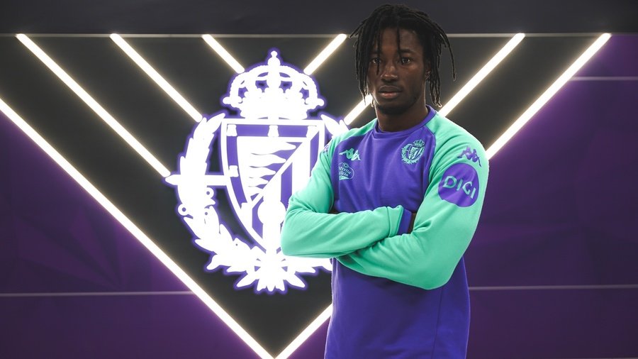 Hoy este chaval en su debut con el Promesas ha hecho tres goles. Con un par de entrenamientos 
Y lo más importante se le ven maneras y más que el noruego del primer equipo.
Y sí, es segunda Rfef pero...
BRAIN