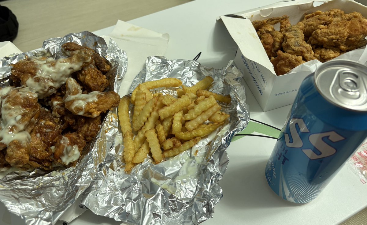 Of_FRStella's tweet image. 부산은 왜 동네 치킨도 맛있나
숙소주인께 사투리로 사랑합니다가 뭡니까 했더니 야가 뭔소리고 라는 답을 들음
형오 오늘 큰일했다