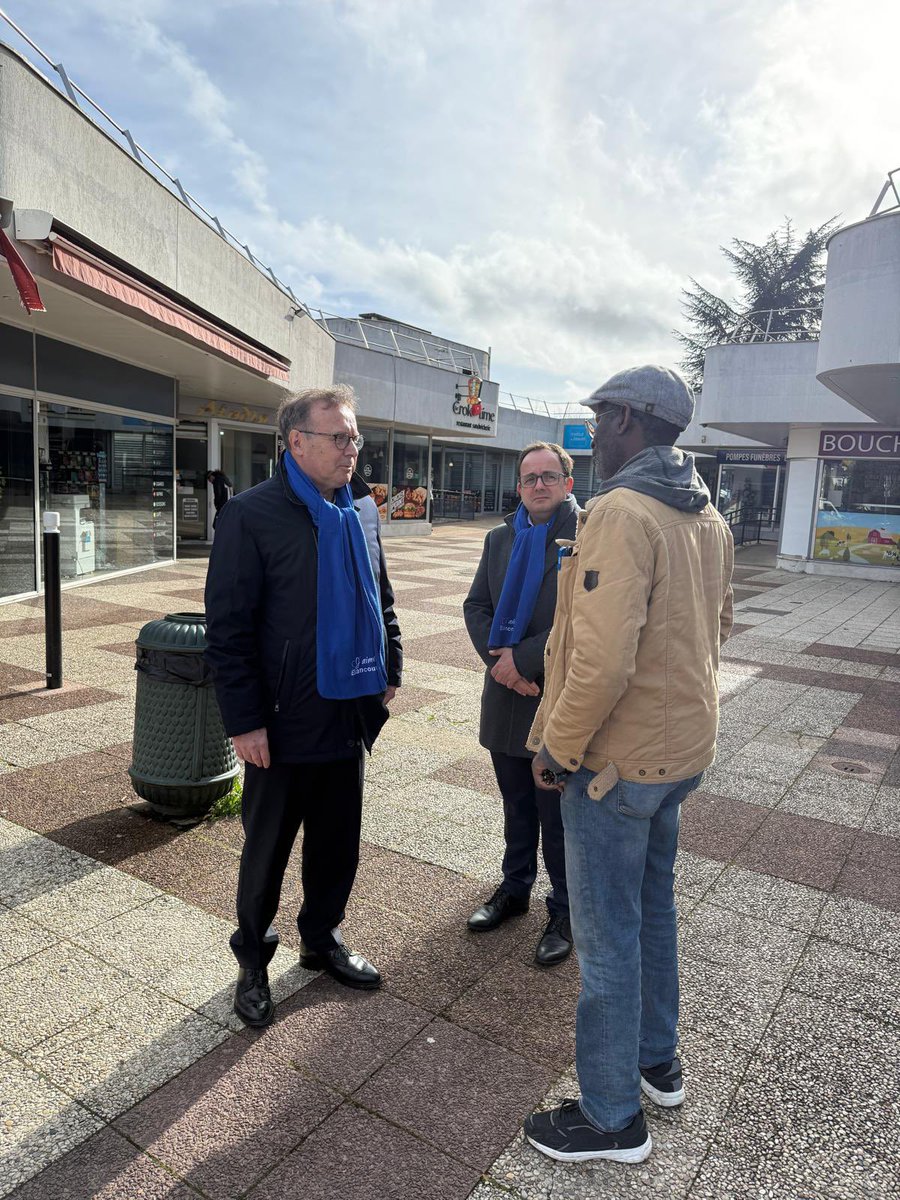 JMFourgous's tweet image. À la rencontre des Élancourtois, avec l’équipe « J’aime Élancourt »

Des échanges riches et sincères pour présenter notre #projet, nos #valeurs  et pour écouter les attentes de nos habitants

Un grand merci pour leur accueil chaleureux

#électionsmunicipales2026