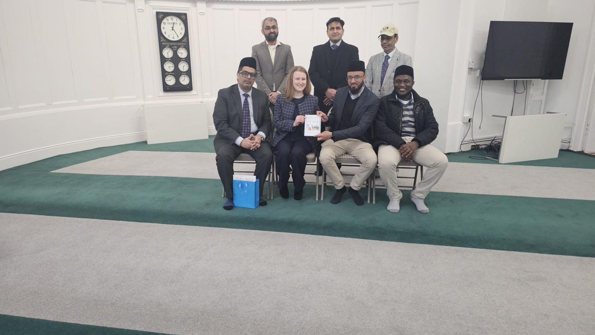 AhmadiyyaScot's tweet photo. A pleasure to host @MP_SusanMurray and @STrayn0r at Baitul Rehman Mosque, Glasgow on 6th February.
​We had an insightful and constructive dialogue on local collaboration and community unity. Grateful for the open exchange of ideas as we work together for a better future. https://t.co/VROpaxJDSF