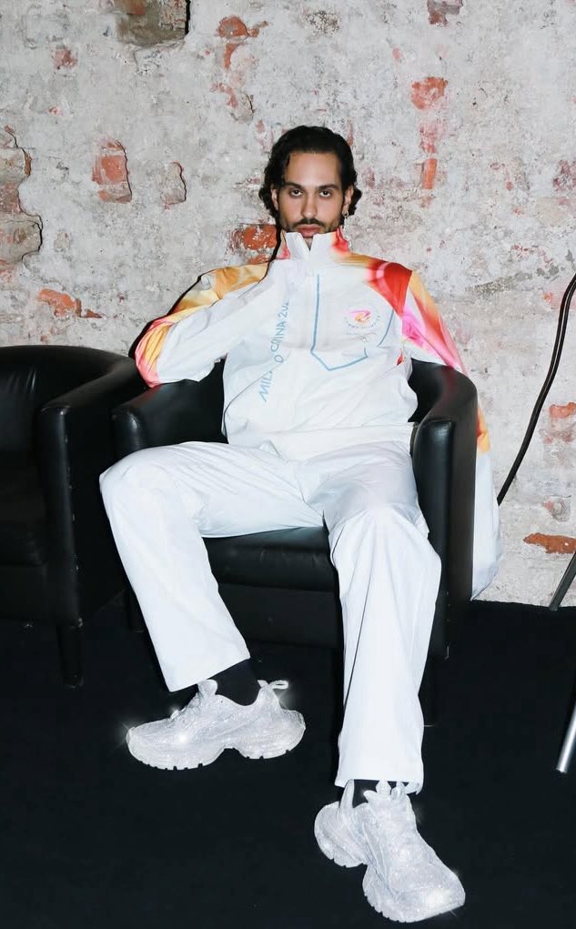 Bella la tuta olimpica 🧡#mahmood #MilanoCorrina2026