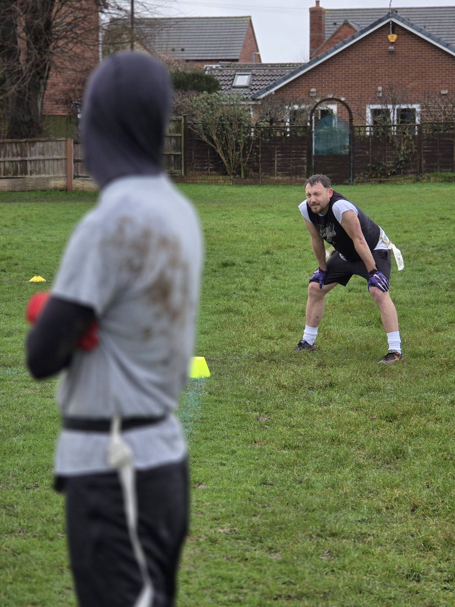 Tom S N E E tweet media