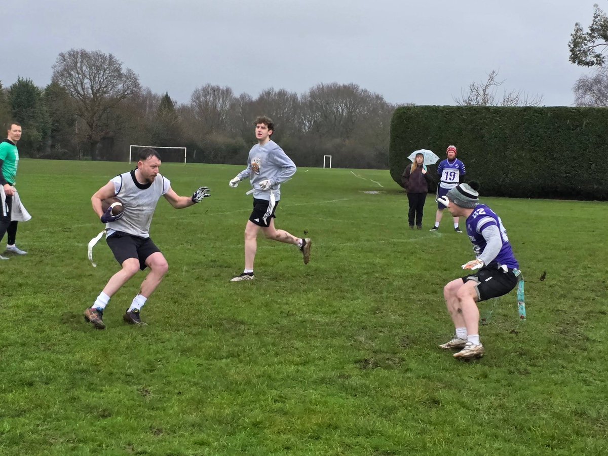 Tom S N E E tweet media