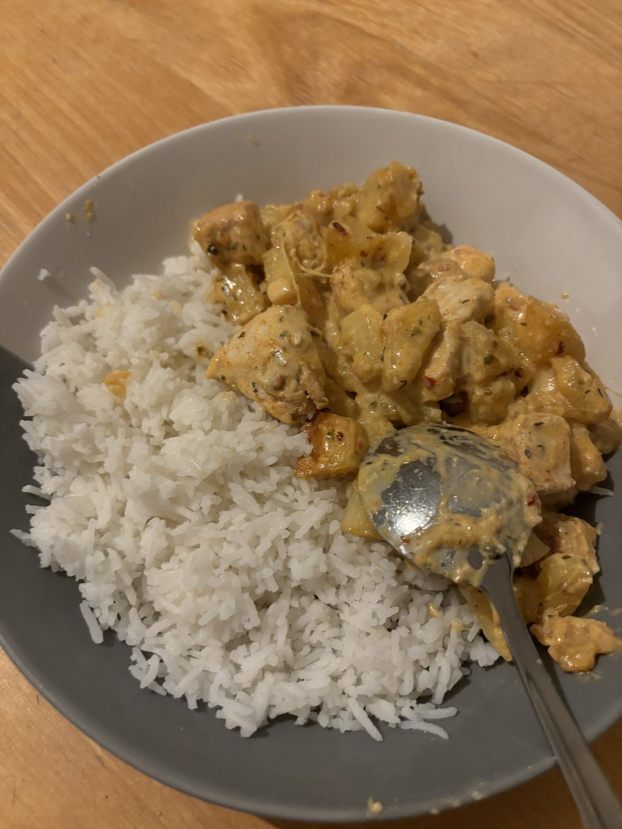 gwksnx1co's tweet image. chicken and potoato with rice #chef