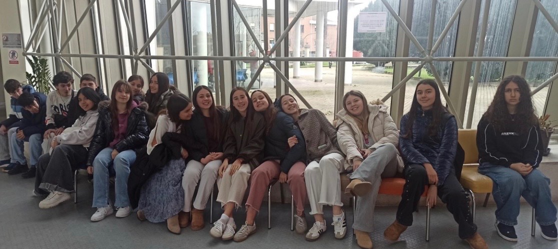 Visita de 2 ESO al Conservatorio Jesús de Monasterio. Queremos agradecer al conservatorio y a Luis, que por su entusiasmo, amabilidad y cercanía con nosotros sólo podemos decir gracias.

Gracias Mª Eugenia Gómez Río, por organizar la actividad y por la reseña!