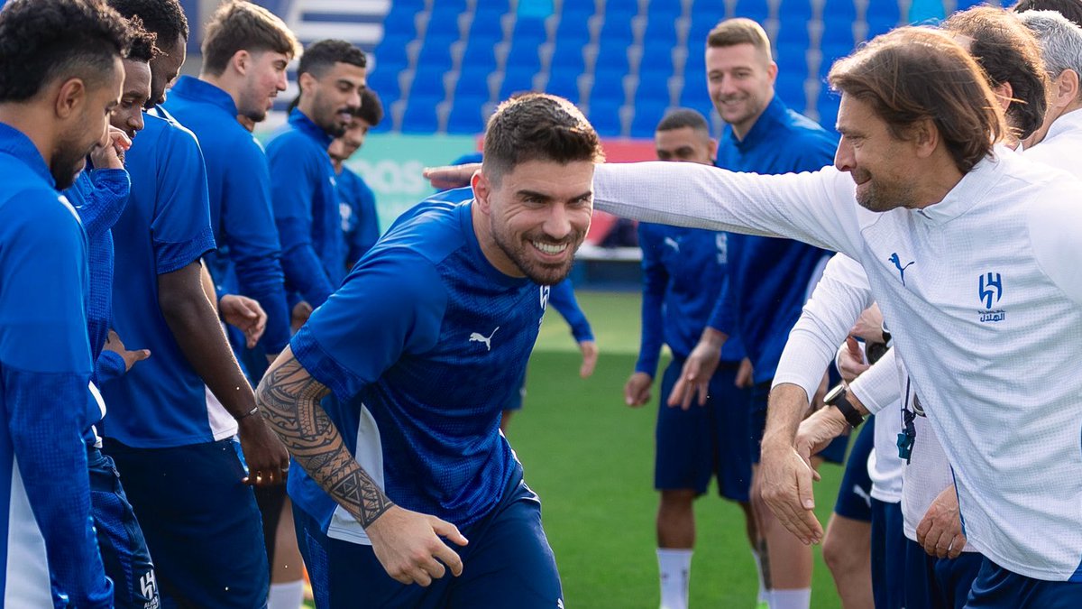 هذا أجمل أسبوع بروشن لكل الزعماء

صدارة محلية وأسيوية 
تجديد الملك نيفيز
هاترك القوت بنزيما
هاتريك مساهمات سالم 
" صياح الرواشنة 😴"