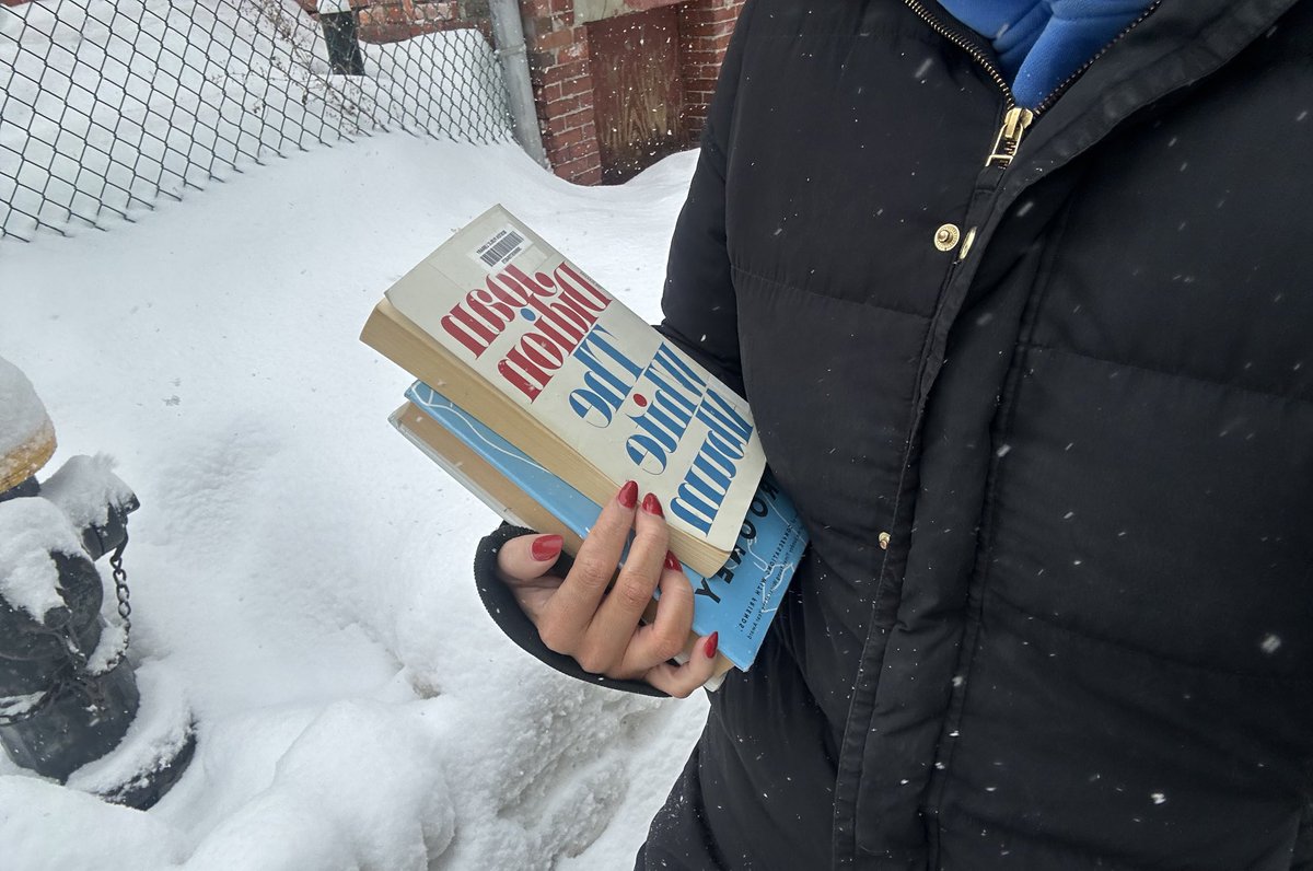 bigidiotgirl's tweet image. bringing back my library books in the snow yep im #normal