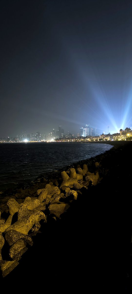 AdityaShendeSay's tweet photo. Worth click...
#Mumbai #marinedrive https://t.co/PbHenx6p4R