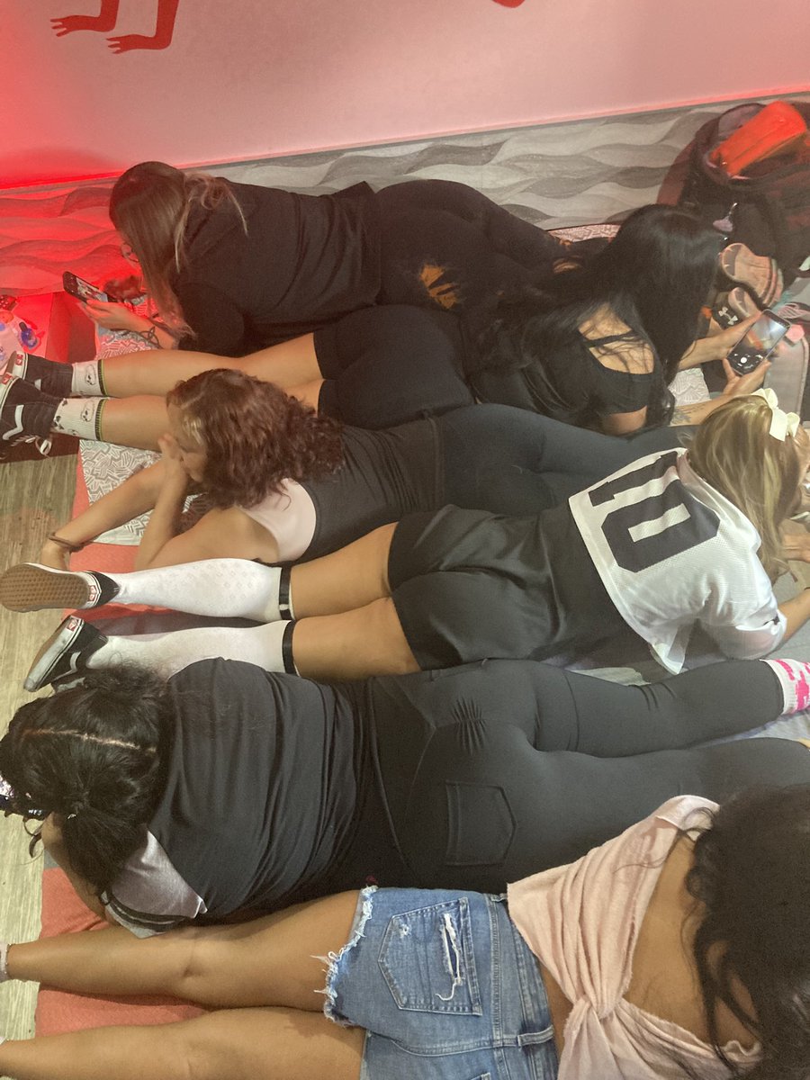 Ayer fue un día épico ya que estuvimos 6 diosas juntas en una sesión fue muy divertido estar con todas <a href="/CinthiaMistress/">Mistress Cinthia Morgan</a> <a href="/luu_cos_/">𝓛𝓾𝓾 🍥</a> <a href="/lilit_santos/">Faby LUNA 🌙</a> <a href="/MaryAnnMarPer/">mariana perea</a>  la bella dúo y una servidora 

Recuerden que ustedes también pueden vivir esta experiencia no se queden sin la suya 😘👣