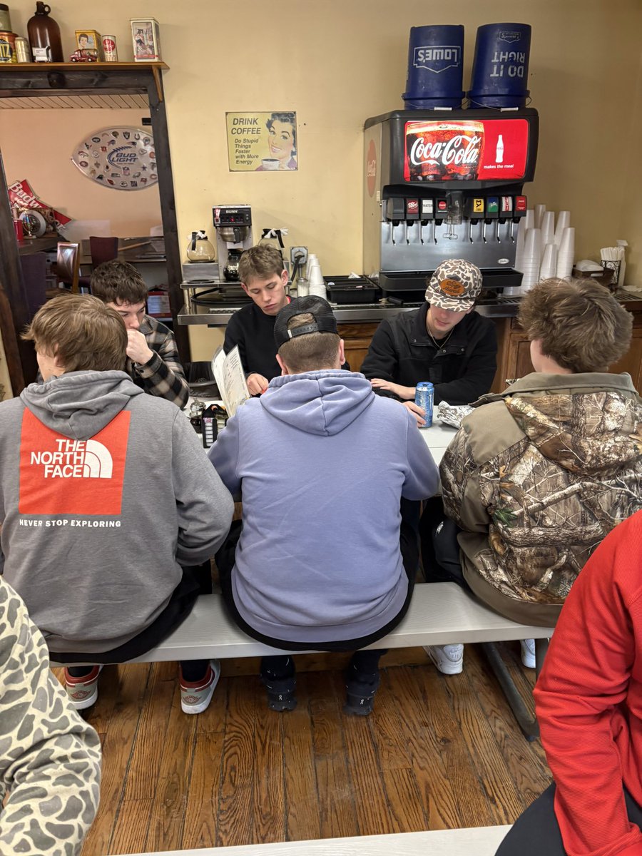 ToddDun84163941's tweet photo. Enjoyed the morning eating breakfast in Southside with my 41st group of seniors along with my grandson, Landon. Ready for season 41! https://t.co/IkYbGFV6Rg