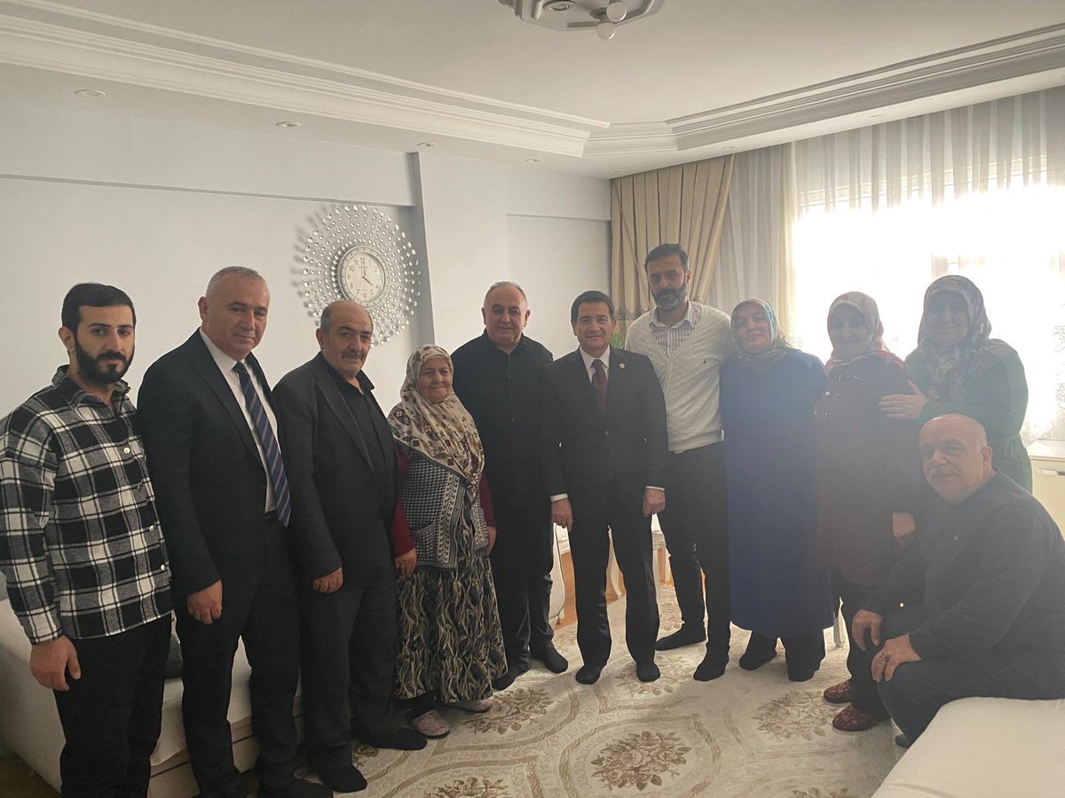 Genel Başkanımız Sayın Devlet Bahçeli’nin talimatları ile “#HayırlıGünlerKomşum” ve “#DerdinDerdimizdir” ziyaretleri kapsamında Bahçelievler İlçemizde Çiftçibaşı ailesini; 

Genel Başkan Yardımcımız ve İstanbul Milletvekilimiz Sayın <a href="/ifarukaksu/">İsmail Faruk Aksu</a> ve Bahçelievler İlçe Başkanımız Sn.