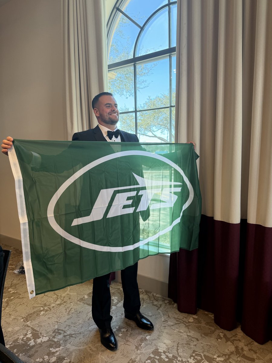 Jack_pana33's tweet photo. Wedding day. Married to the game @nyjets https://t.co/Dm5sJiOOil
