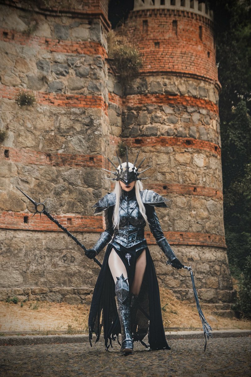 danielastronger's tweet photo. Really love this armor, and was not complicated to make it 🖤. In my opinion, I don't think she's a ‘sexy character’ and she only shows half her legs.I've seen characters who really show way too much! This is nothing. Anyway, I can't wait to play with her and kill some enemies https://t.co/B72WJOSBEX