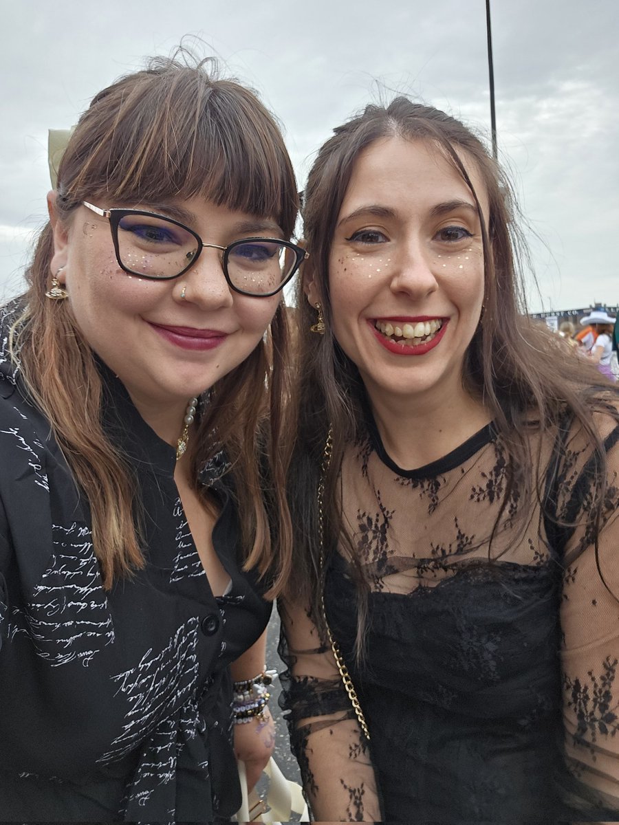 MissErrka's tweet photo. The ones who watched the Opalite music video. 
The 90s kids. https://t.co/3lZ1HH3P9b