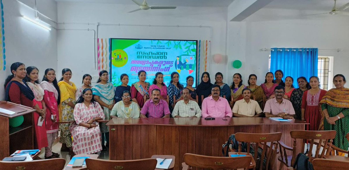 ZoyaAliRizvi's tweet photo. From outreach by Counsellors on #mentalhealth , safe use of Internet, coping skills in #Ladakh to teacher training to support #PeerEducators in #Kerala and felicitating PEs in #Chhattisgarh , #RKSK expands across India to reach the last mile @NhmLadakh @Arogyakeralam @CGswasthya https://t.co/SvqtbboF67