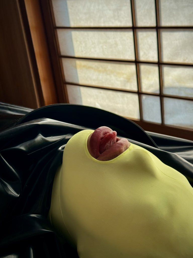 BlackRubber tweet media