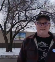 <a href="/iAnonPatriot/">American AF 🇺🇸</a> Proud of damaging traffic signs and endangering people, here he is.