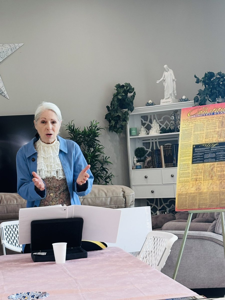 RealLeslieWhite's tweet image. Great to see Cindy Biggs @RepAndyBiggsAZ at a grassroots meeting in #LaveenAz Saturday morning! She knows the #USConstitution bigly!  A lovely classy educated lady‼️ 🇺🇸🌵🏜️