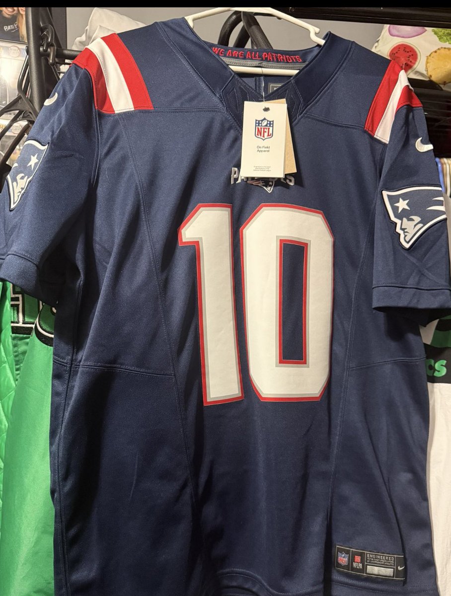 captaincaleb18's tweet photo. Just got my Drake Maye jersey in the mail, wtf is this @Fanatics ? #EndFanatics https://t.co/7RsSsrNlOu