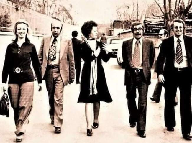 bayatilgans's tweet image. 1970'ler, (TRT) ANKARA
Radyo ve Televizyonu'nun  bir zamanlar isim yapmış  spikerleri...
Aytaç Kardüz, Can Akbel, Ülkü Kuranel, Zafer Celasun ve Çetin Çeki.
#birzamanlar
#TRT
#AytaçKardüz
#CanAkbel
#ÜlküKuranel
#ZaferCelasun
#ÇetinÇeki
Anılarına saygıyla huzur içinde uyusunlar.🌹