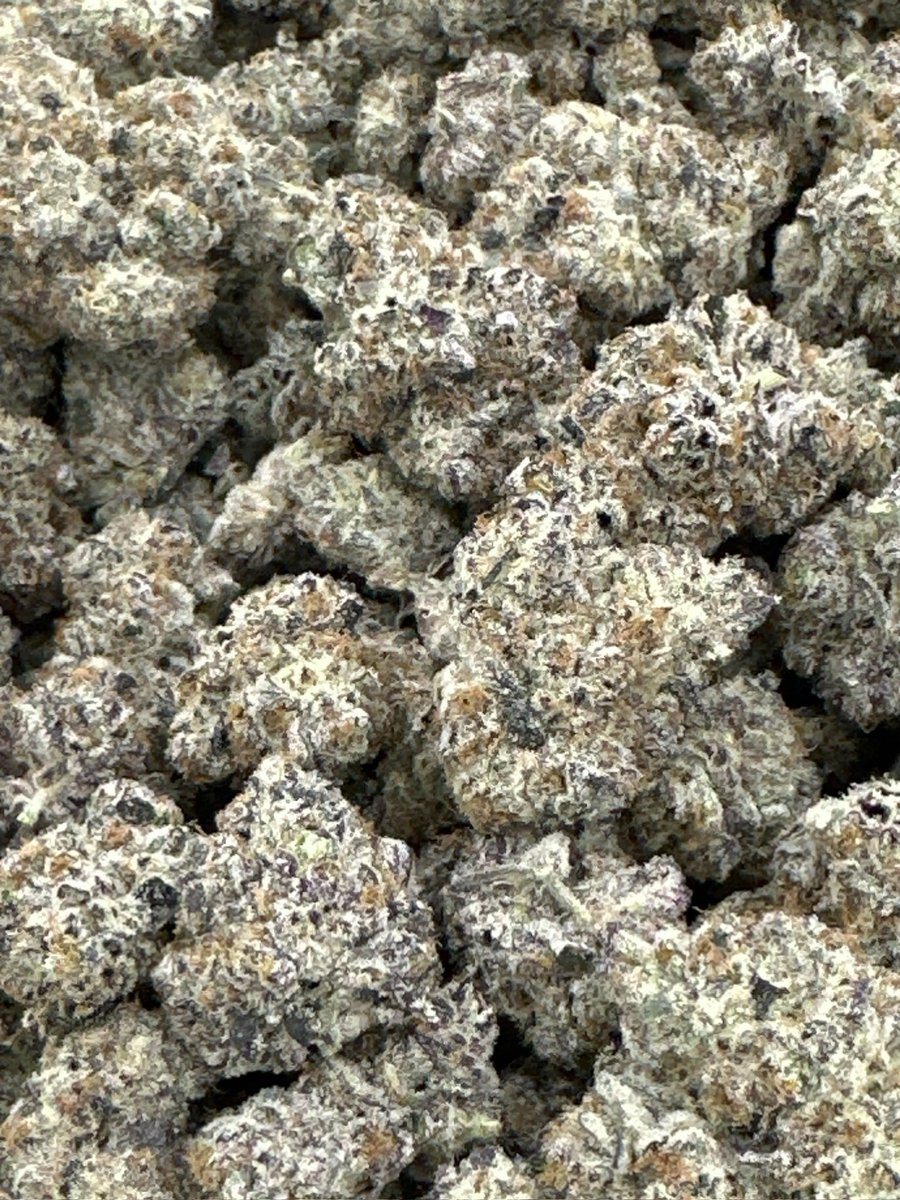 Coming Soon from Southern Sky Branda🌿
Ultimate Truffle — 24.1% THC • 2.71% Terps

Indica-dominant (GG4 × Peanut Butter Breath). Dense, resinous buds with nutty, earthy + citrus notes.
Top terps: β-Caryophyllene, Farnesene, Bisabolene, Limonene.

Education only. Nothing for sale