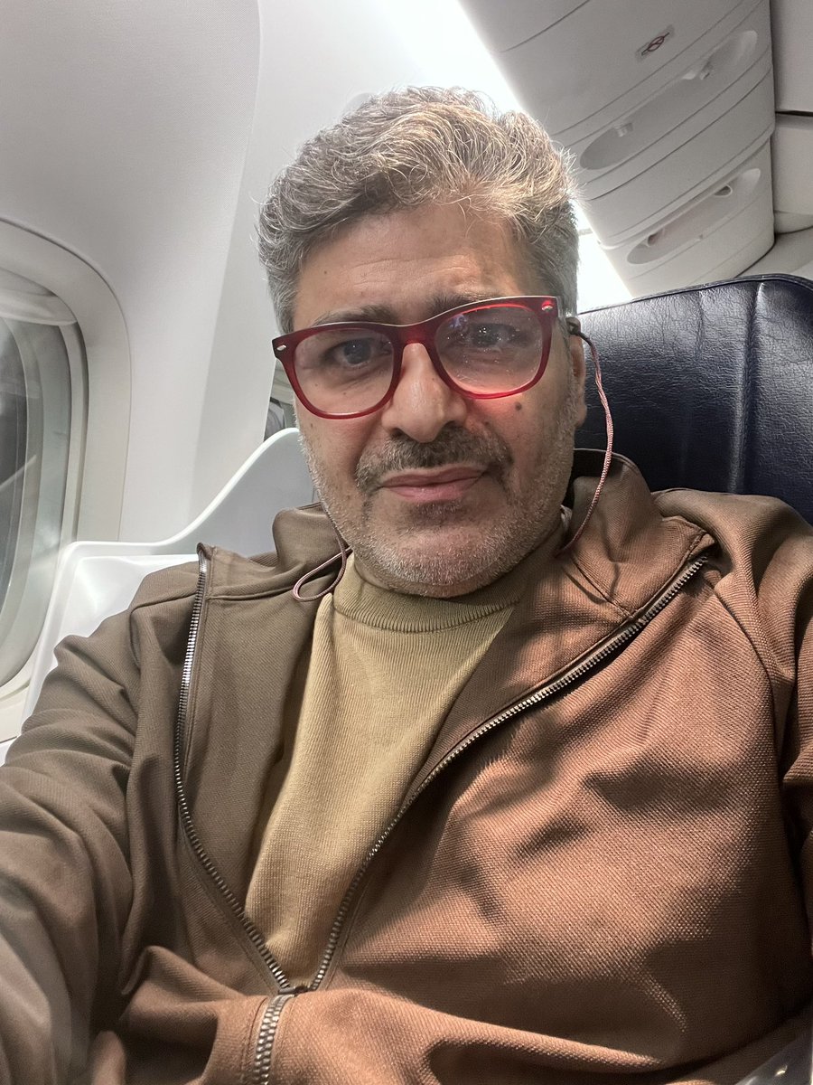 الى الكويت والله خيرٌ حافظا 🇰🇼
بعد طول غياب
سأعود لاستكمال علاجي بين اهلي واصدقائي ان شاء الله
شكراً وزارة الصحه 
شكراً لجميع العاملين في المكتب الصحي الكويتي في لندن
لقد كنتم نعم المسئولين والمتابعين ولقد حفظتم كرامات الناس وكانت أمور المرضى تتم دون الحاجة للمراجعه
شكراً للدكتور