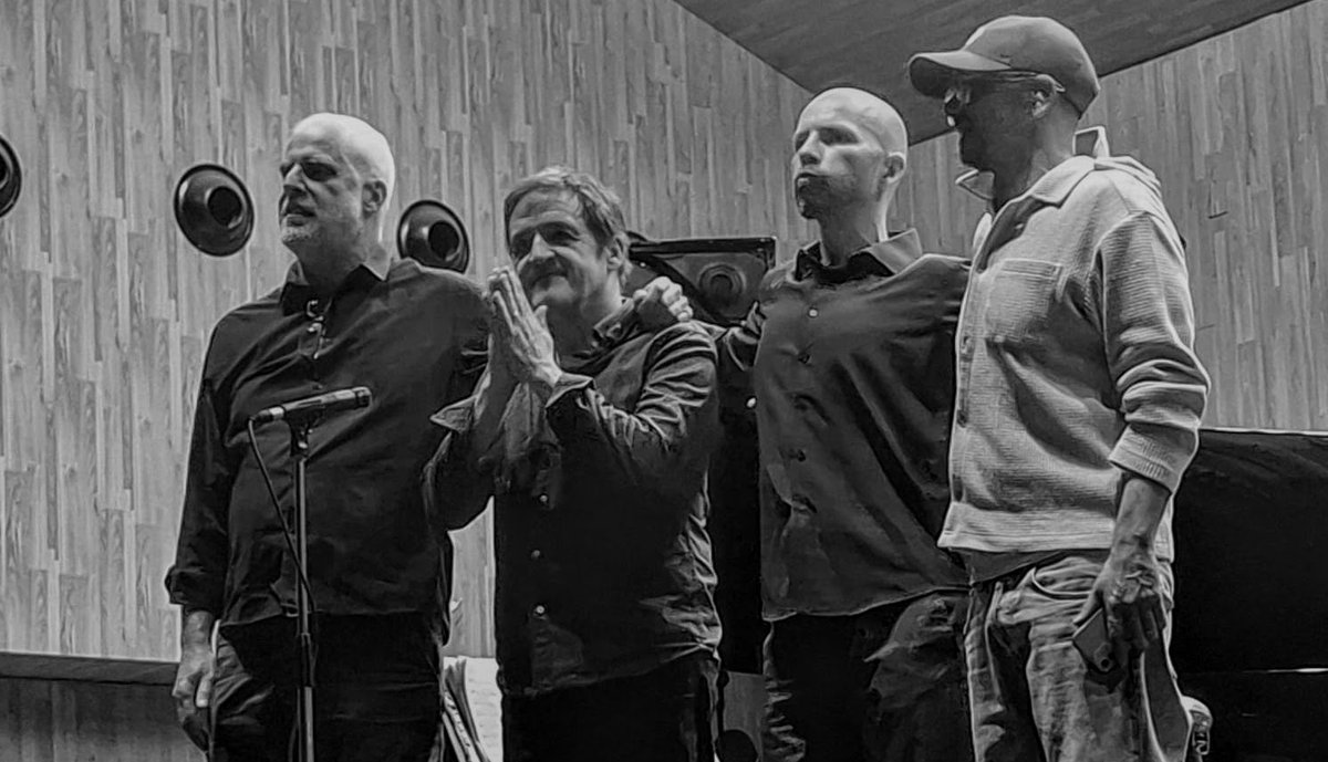 AitzolSSC's tweet photo. #VictordeDiego Quartet soplaron ´Haize berriak´( @GHotsak ), ayer, en el conservatorio J. C. Arriaga de Bilbao. Algunos le dicen jazz. Resultaron ser auténticas bocanadas de oxigeno purificador imprescindibles para la supervivencia en estos malolientes tiempos.
#victorderdiego https://t.co/nSVUTHsySV