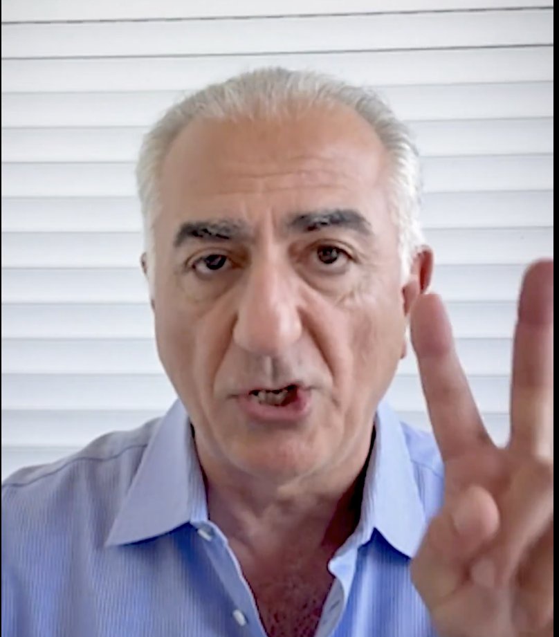 اول گفت شبانه به خیابون بیایید
بعد گفت نیروهای امنیتی ترسیدند و کم آوردند
بعد گفت خیابون رو رها نکنید
بعد گفت مراکز مهم رو تسخیر کنید
بعد گفت حمله نظامی آمریکا در راهه
آخرش هم که اون همه آدم کشته شدند به دوربین زل زد و گفت: این‌ها «تلفات جنگی» بودند!
رضا ننگ بر تو!
رضا شرم بر تو!