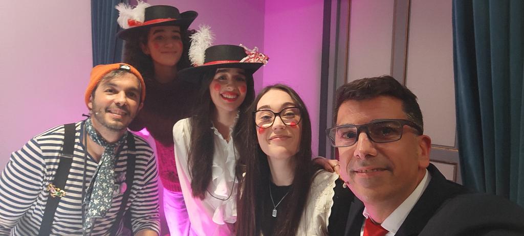 <a href="/Coplasypunales/">Podcast: Coplas y puñales 🎭🗡️</a> ¡Menú #coplapuñalero degustado!  Gracias por vuestra particular visión, aporte de contenido y amor por el #carnaval. 

<a href="/Coplasypunales/">Podcast: Coplas y puñales 🎭🗡️</a> apunta maneras y, entre otros medios, ya está <a href="/zoyderpalo/">ZOYDERPALO</a> interesado en futuras colaboraciones. A no ser que otros paguen más, algo pasará. 🎭🔪