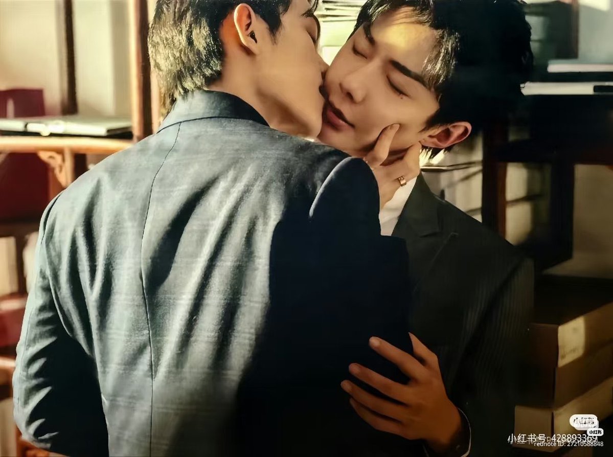 Did you also get the feeling that in this scene Yunqi couldn’t decide whether to go for the neck or lips so he just kissed the cheek?!
SWEET 🍭🍭🍭
#吾岸 #tomyshore #tomyshoretheseries #云旗 #yunqi #郝熠然 #haoyiran #วิวาห์ปฐพีตอนที่3 #YunYi