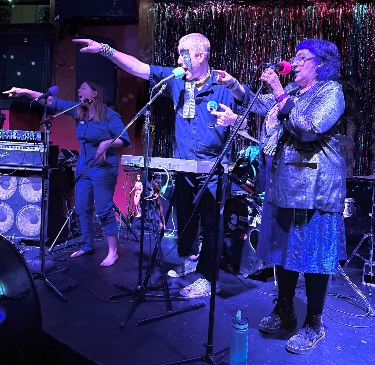 The Clarences live at Mayes Oyster House on Saturday, 1/31/26 in San Francisco, CA!  

#theclarences #robertmedeiros #erinshannon #leslieouthier #mayesoysterhouse #roxyroller #eddiemurphy #SNL #joepiscopo #rockandrollandthensome #clarencewalker #thebeatles #buzzyfree