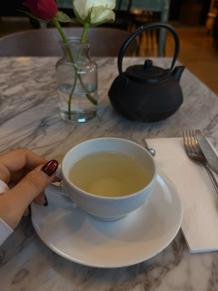 _Mackenzie_a's tweet photo. Chasing warmth one sip at a time. ☕️✨ #TeaTime https://t.co/zni80zqMDj