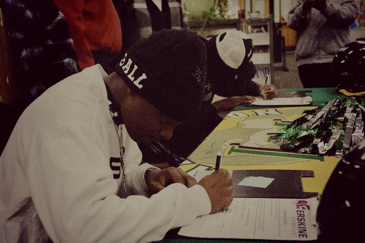 Had an Amazing Visit at my future home. Thankful for the Coaching Staff for believing in me And I Can’t wait to be apart of the program! <a href="/icoachfb/">Christopher Williams</a> <a href="/CoachTerryAnton/">Coach Anton</a> <a href="/shapboyd26/">Shap Boyd</a> <a href="/HighSchoolBlitz/">High School Blitz</a>