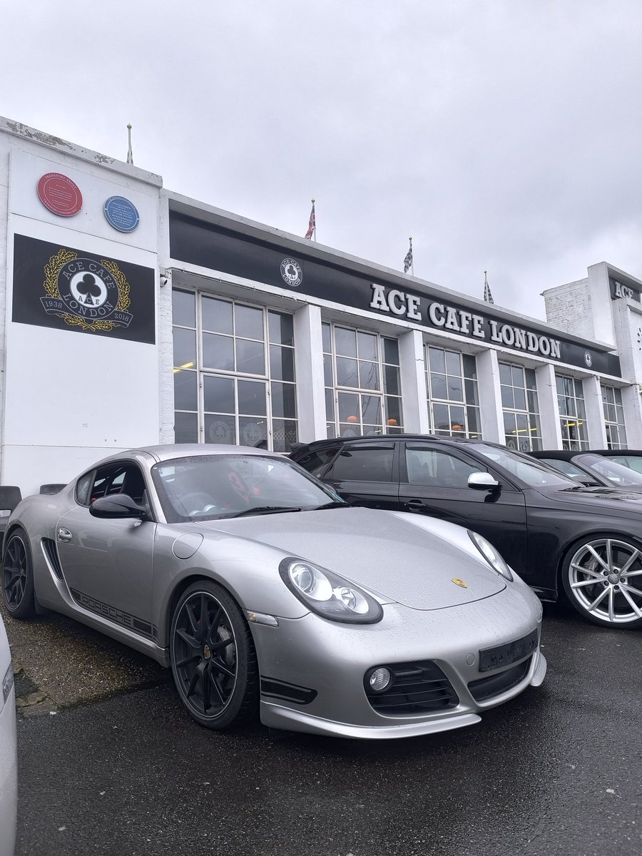JakeHipwell's tweet image. Ace Cafe for a meeting with The Gentleman Drivers Club today
#Porsche #sportscar #modifiedcars #fastcars #caymanr