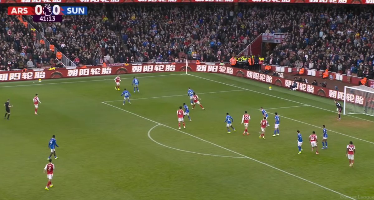 jonathanstoop's tweet photo. Trossard's assist for Zubimendi is brilliant for me because of:

- The pausa (delay) to attract a second Sunderland defender enough to open the passing angle

- The clear communication behind the pass that essentially demands for Zubimendi to shoot first time