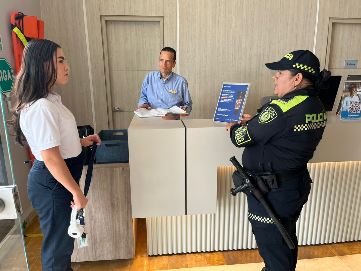 ProteccionPonal's tweet photo. 👍 En #Ibagué, estamos trabajando para que tu experiencia turística sea inolvidable!

 Realizamos acciones de prevención y sensibilización sobre documentación para el ejercicio de actividades económicas, fortaleciendo la confianza en nuestro destino💚. #TurismoSeguro https://t.co/YcIW720mCH