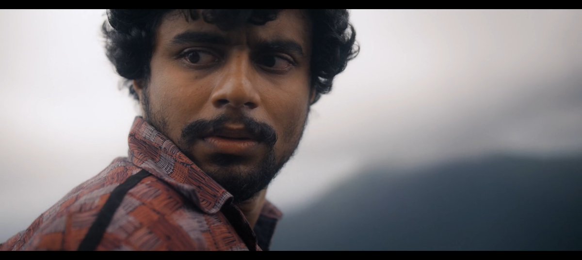 Nandhan_Talkz's tweet image. #Eko படத்தில் பயன்படுத்திய நாய்கள் பற்றி இயக்குனர் : 

எக்கோ படத்துல  நாய்கள் தான் முக்கியமான கதாபாத்திரங்கள்.
அத்தனை நாய்களை வாங்கி டிரெயினிங் கொடுக்கிறது பெரிய சவாலா இருந்துச்சு.

பெல்ஜியம் மலினாய்ஸ்னு ஒரு ப்ரீட் இருக்கு. அதுக்கு பயிற்சி கொடுப்பது ஈஸி தான். ஆனா அந்த நாய் இல்லாம