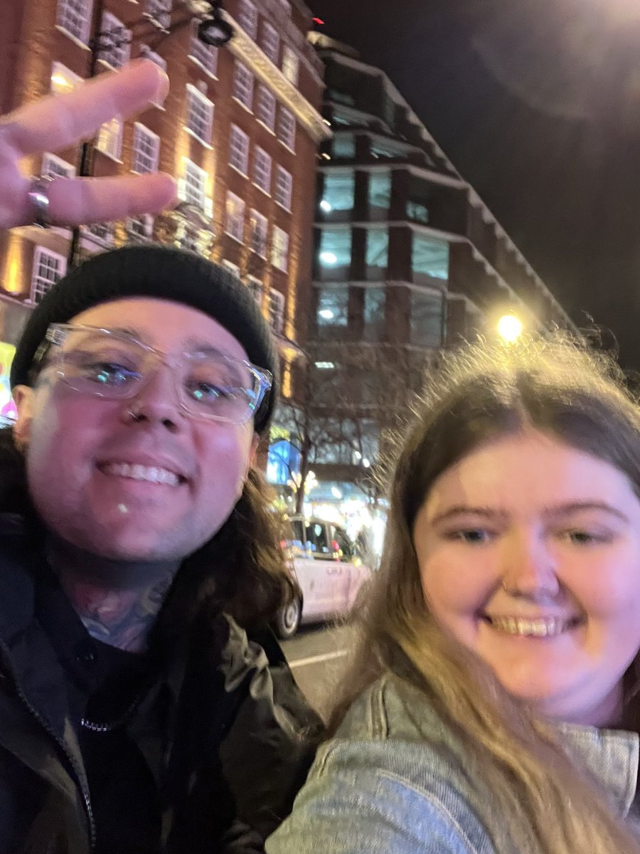 leigh met lorna shore 🦇 tweet media