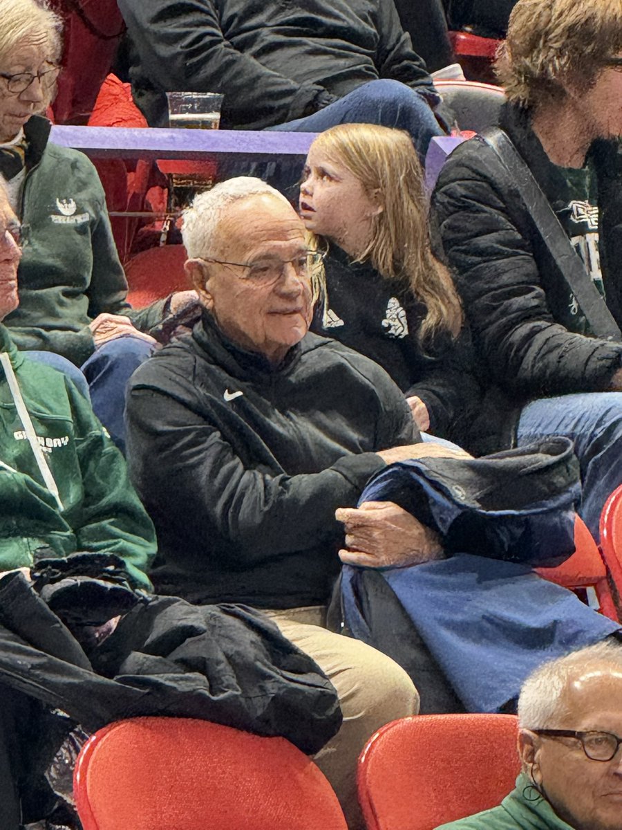 Great to see legendary former Green Bay men’s basketball head coach Dick Bennett at today’s game. 

82 years young. Awesome stuff at the Resch Center.