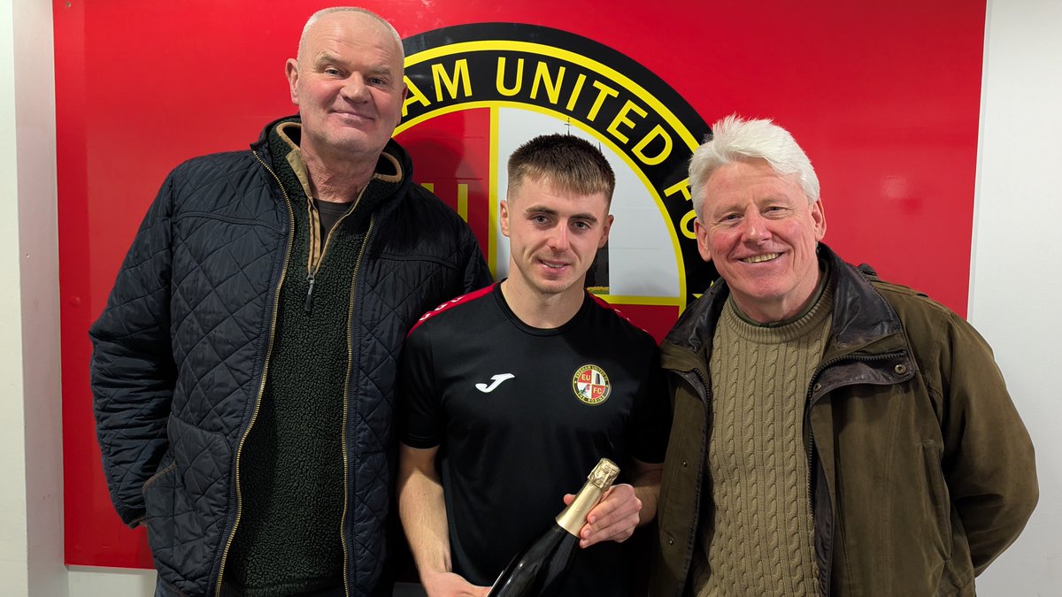 EveshamUnitedFC's tweet photo. 📢 Robin's Man of The Match

⚽️ Evesham Scaffolding voted Ethan Dunbar Man of the Match, presented by former players Shaun Cotterill (1992 double-winning team captain) & Nigel Russell

📆 Sat 07 Feb 🆚 Wimborne Town

📍 The Spiers & Hartwell Stadium WR11 2LZ

🌐 https://t.co/Z9dwmsbDdV

🔴⚪️#TheRobins