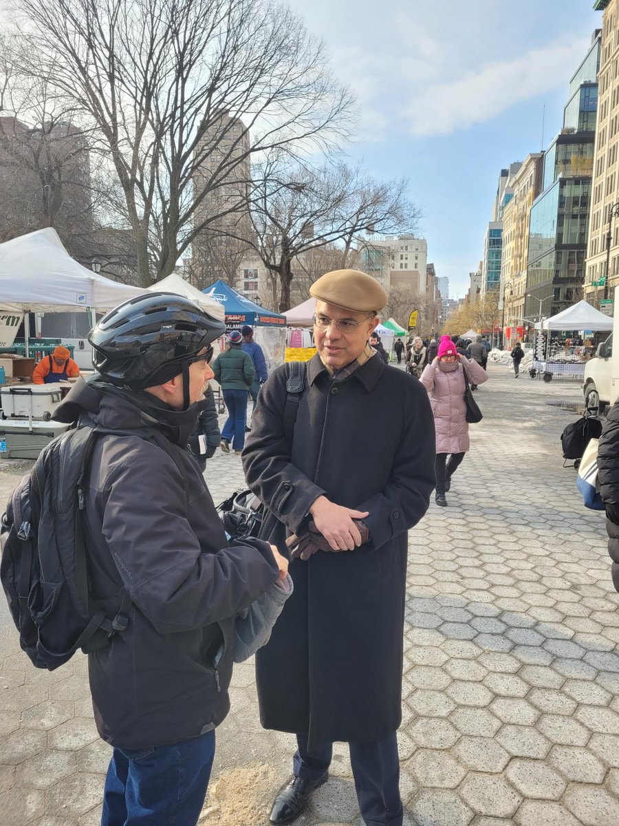 alanpardeeny's tweet photo. Bitter cold couldn’t keep us away from the farmers market this morning! Great conversations with voters about what matters most to our community. This is what it’s all about. https://t.co/sDq2TvORhG