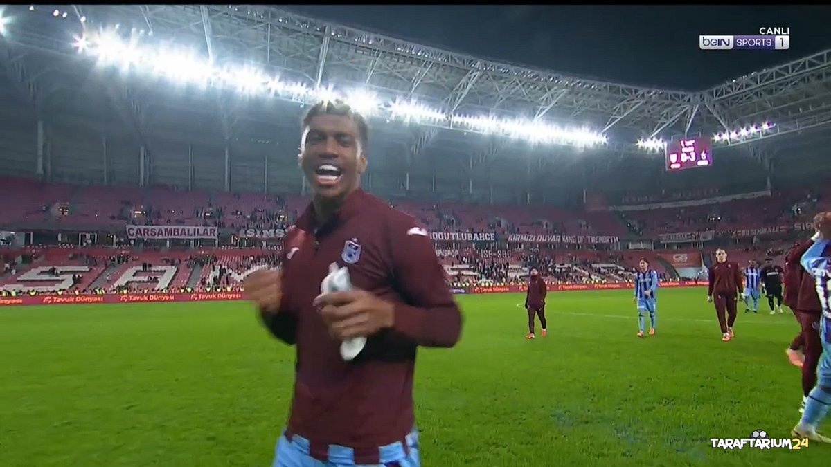 Son 15 dakika stadta sadece gerçek samsunspor taraftarları vardı diğer İstanbul yalamaları  stadı terk etti  Nasıl koy*** istanbul yalamalarına.