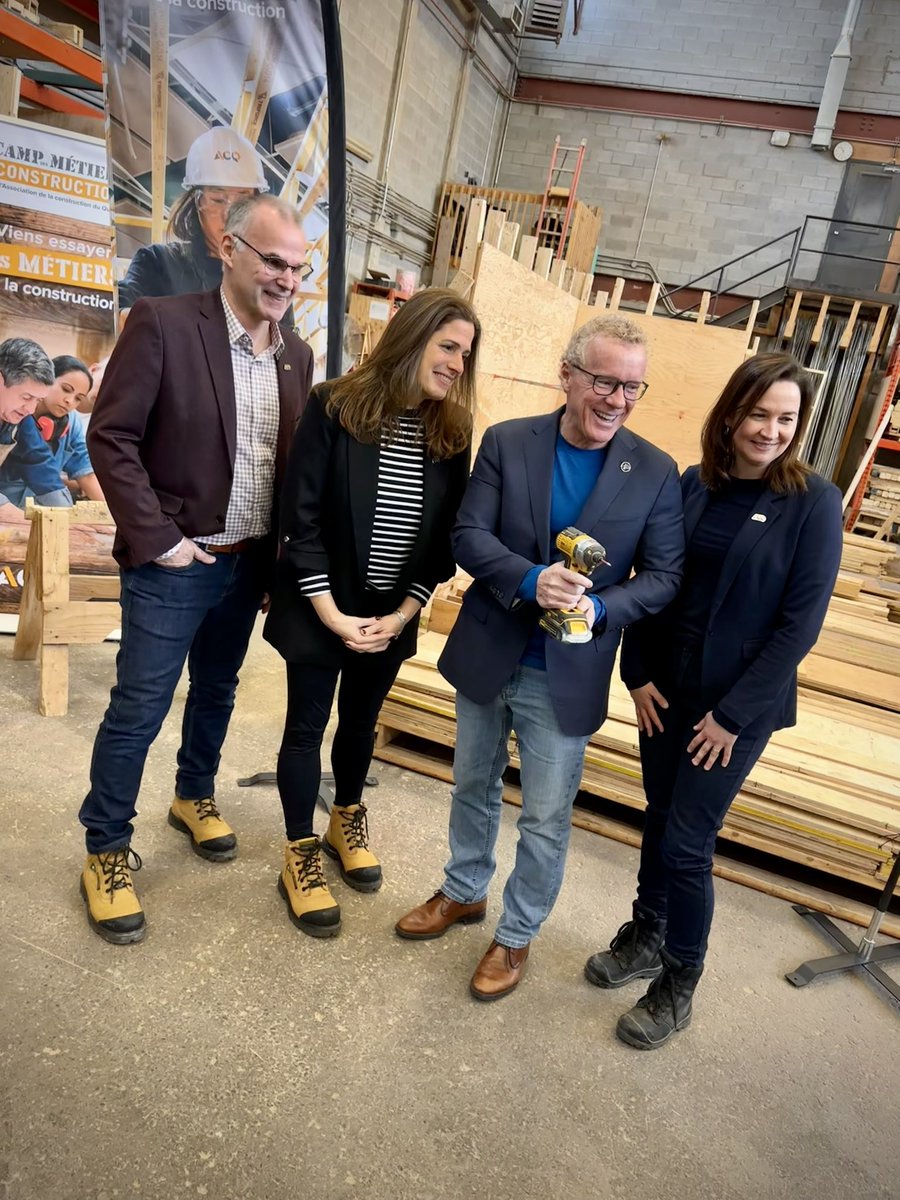 PascaleDery's tweet photo. Pour réaliser nos grands chantiers d'infrastructure, on a besoin de plus de main-d'œuvre. La tournée des Camps des métiers Construction de l’@ACQprovinciale reprend officiellement pour une 3e année: 20 camps dans 10 régions du Québec!

L’objectif: permettre aux jeunes et moins jeunes d’explorer, découvrir et (surtout) d’essayer, durant une fin de semaine, différents métiers stimulants et bien rémunérés dans l’industrie de la construction.

J’étais ce matin avec mon collègue @JeanBoulet10 �� Trois-Rivières au CFP Qualitech pour le premier Camp de 2026 (perceuse à la main 😉) et j’étais surtout contente de voir que près de 25 % des personnes inscrites sont des femmes!

👀 Pour en savoir plus sur la programmation ou s’inscrire à un camp: https://t.co/6oFgeCskzG

📣 Communiqué: https://t.co/ZasfvYqlgP