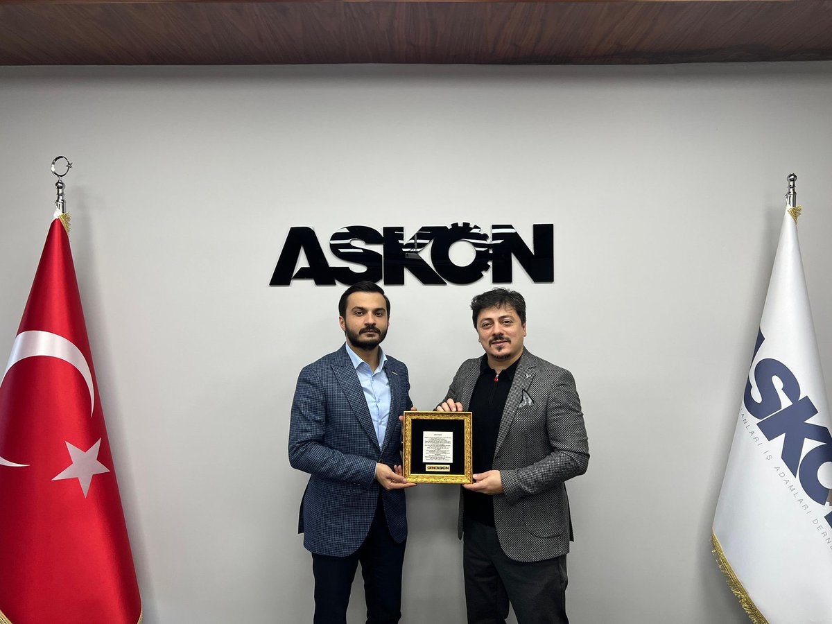 Biruni Teknopark Genel Müdürü Sayın Sezgin Erzan, Genel Merkezimize iade-i ziyarette bulundu.

Gerçekleştirilen görüşmede, teknopark yatırımları ve olası iş birliği fırsatları üzerine verimli bir istişare yapıldı. 

Nazik ziyaretleri için kendilerine teşekkür ederiz.