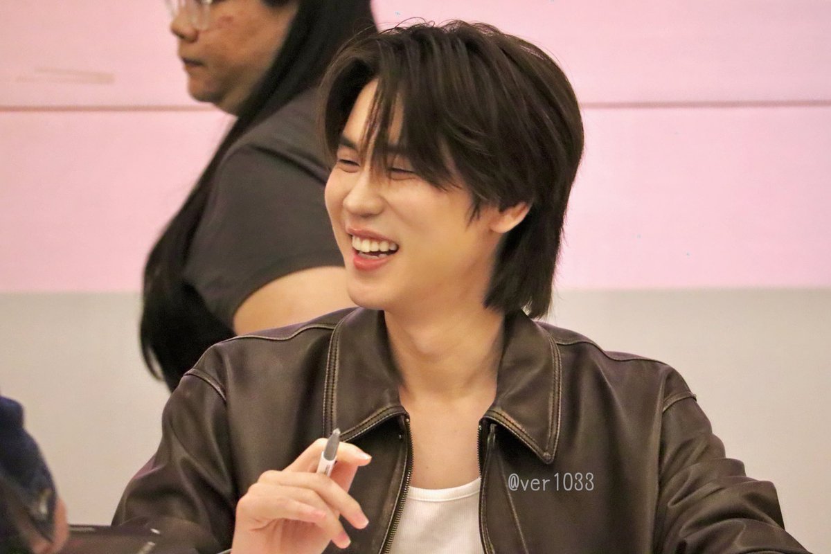 ver1033's tweet photo. Premくん✨
どこまでもcute💘
#BounPremFansign
#AETERNITASxBounPrem https://t.co/QftXcGTpAp