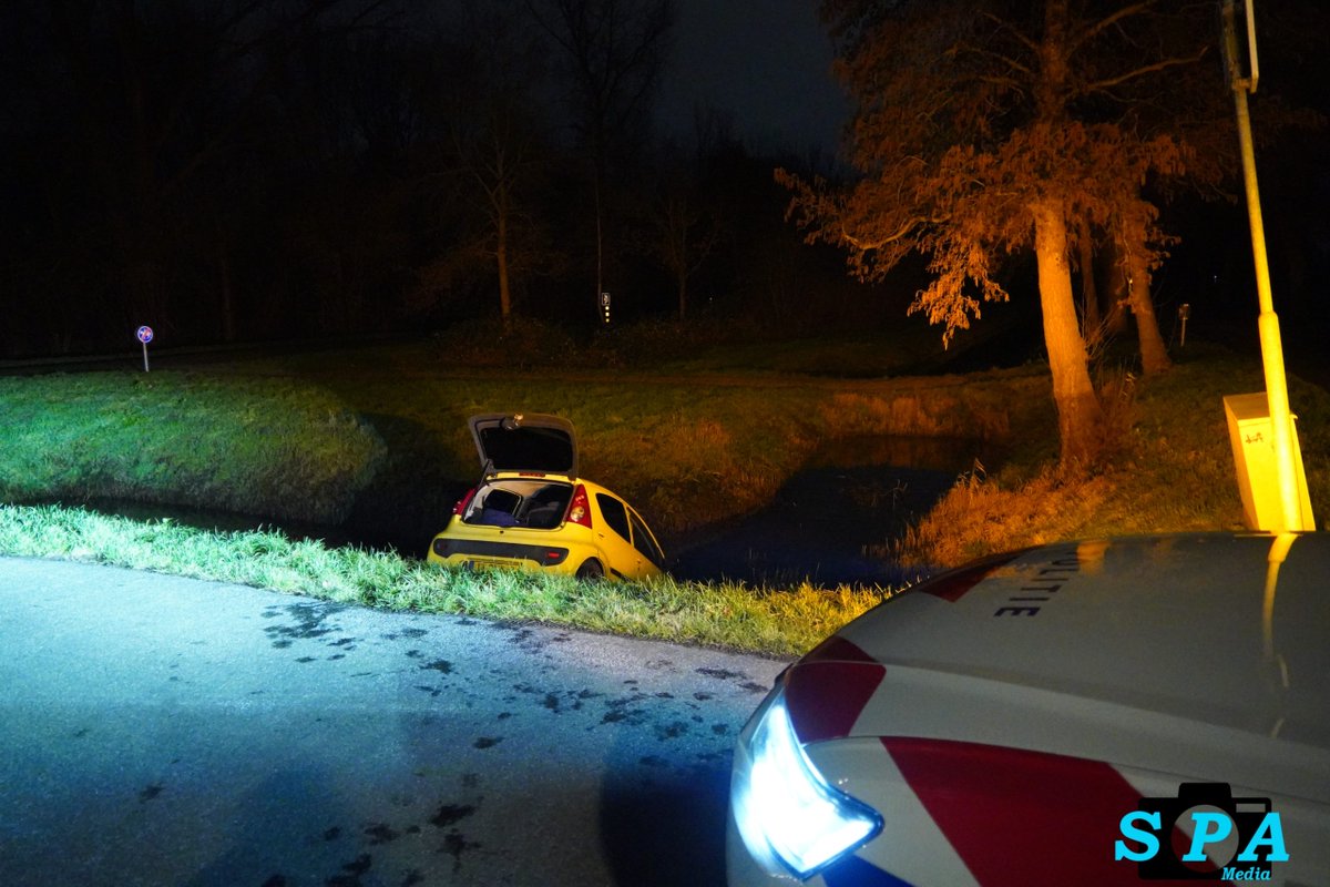 Auto te water met bestuurder spoorloos in Bergschenhoek