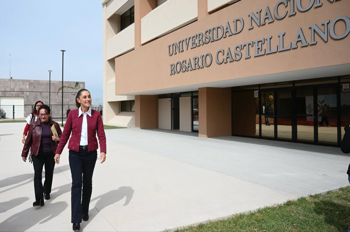 Claudiashein's tweet photo. Es un gusto anunciar en San Luis Potosí que todos los estudiantes de la Universidad Nacional “Rosario Castellanos” en el país contarán con beca de transporte. Hoy inauguramos el plantel del municipio Soledad de Graciano Sánchez. 

Queridos jóvenes: nunca olviden que la educación pública es su derecho.