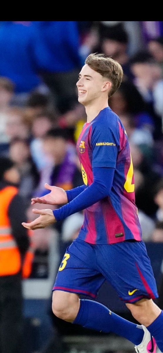 Felicitats Tommy!!! Hoy, jugándose la liga en Febrero, el Barça ha alineado a nueve futbolistas de La Masia. ¡¡¡Nueve!!! A años luz de cualquier club en el mundo. Un éxito de Hansi, de Xavi, q hizo debutar a muchos de ellos, de scouters y formadores. Un éxito descomunal.