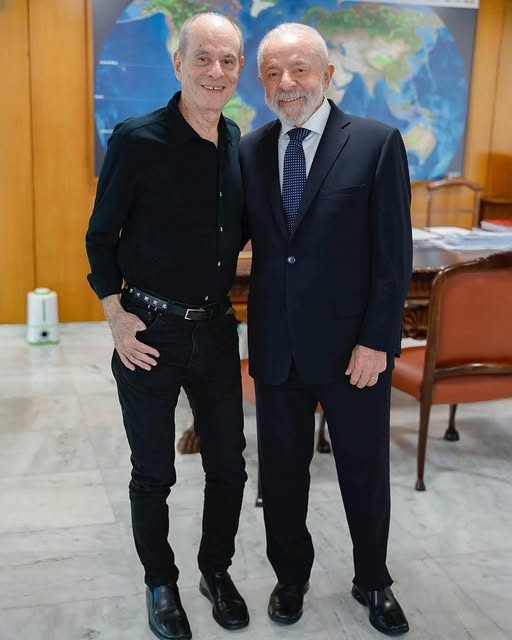 DilmaResiste's tweet photo. O cantor Ney Matogrosso e Lula. A cultura voltando a ser valorizada como patrimônio do Brasil! Rumo ao tetra! #Lula2026
Siga nosso novo Instagram, que a Meta derrubou sem motivos com mais de 80K. Conto com sua força! >> https://t.co/BLLoJkqDru https://t.co/Uvn9FvWX9n