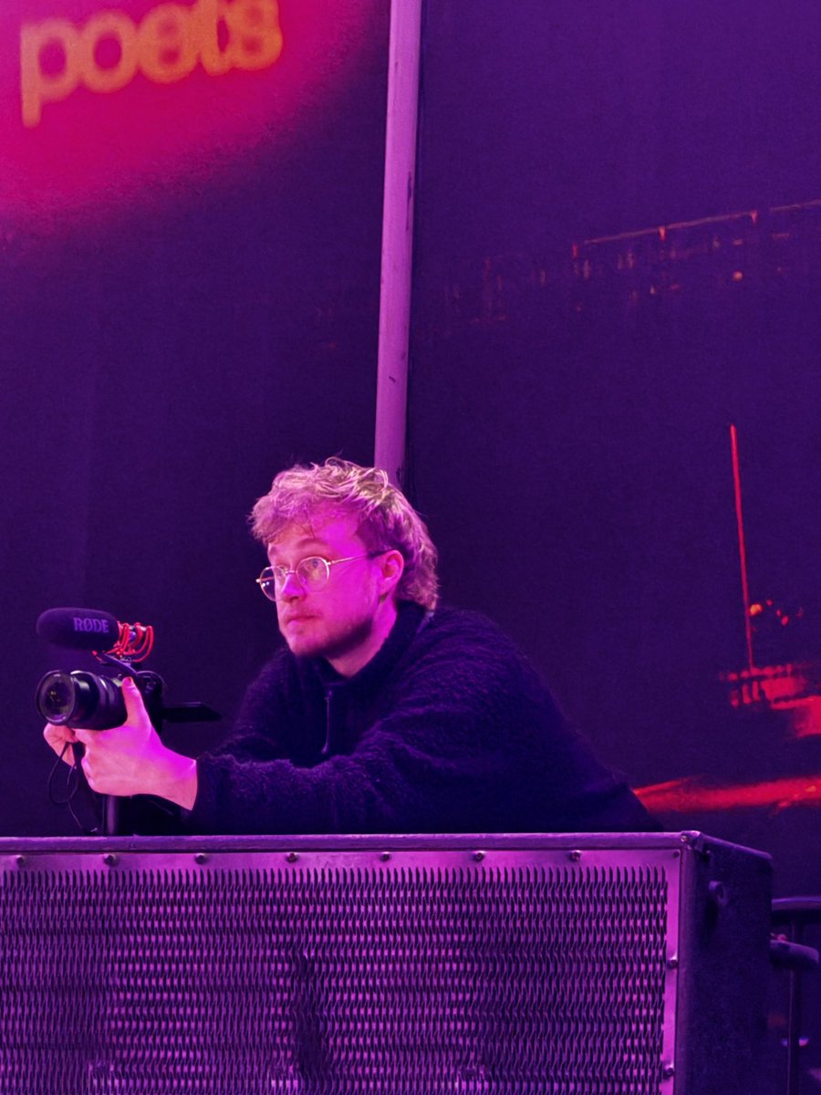 S I L V I.🍀✦|| ❯❯❯❯ 😔 tweet media